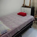 Quarto Casal Em Casa Familiar