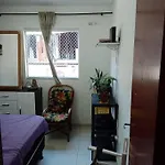 Quarto Casal Em Casa Familiar