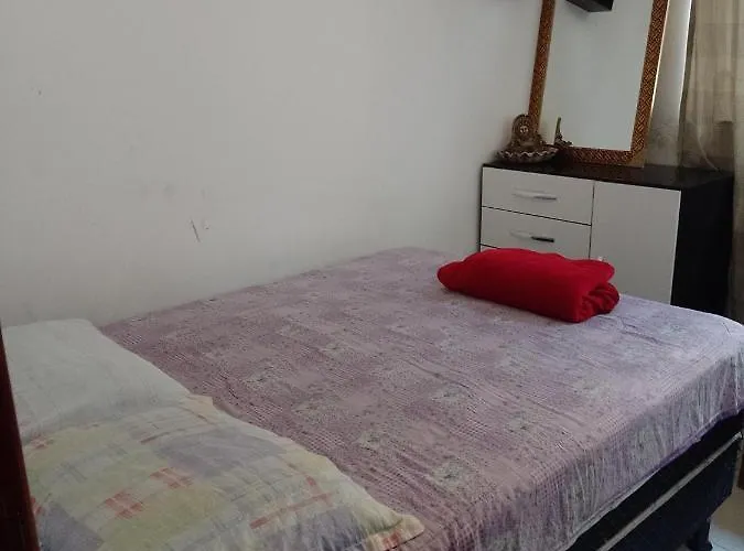 Quarto Casal Em Casa Familiar